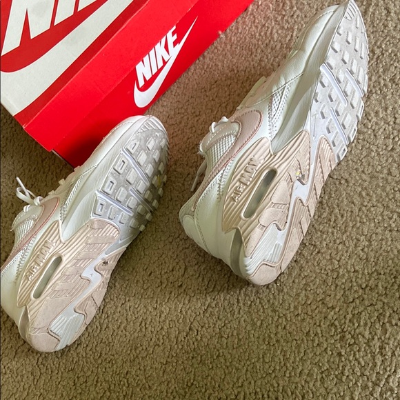 Nike Women’s AirMax Excee - Picture 4 of 8